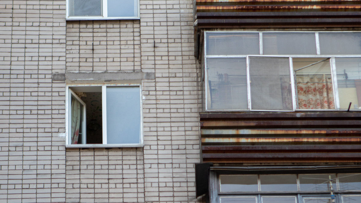 В Запорожье женщина выпала с 9 этажа