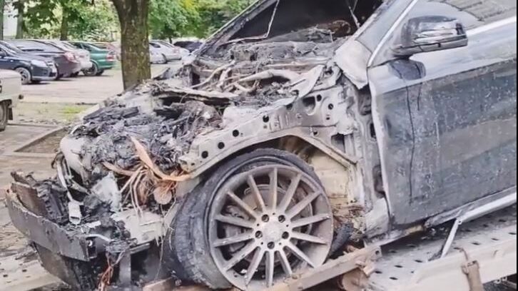 В Запоріжжі підпалили автівку власника відомої у місті служби таксі, — ВІДЕО
