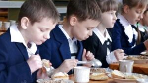 Низка шкіл у Запорізькій області працює із порушеннями нових вимог до організації дитячого харчування
