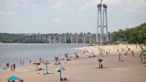 В Запорожье на Центральном пляже утонул 14-летний ребенок
