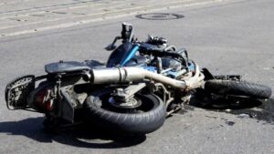 Житель Запорізької області під час руху впав з мотоцикла