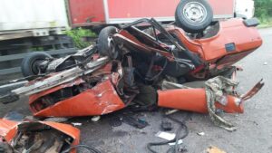 В Запорожской области водитель легковушки врезался в припаркованный на обочине трассы грузовик: пассажир погиб, – ФОТО
