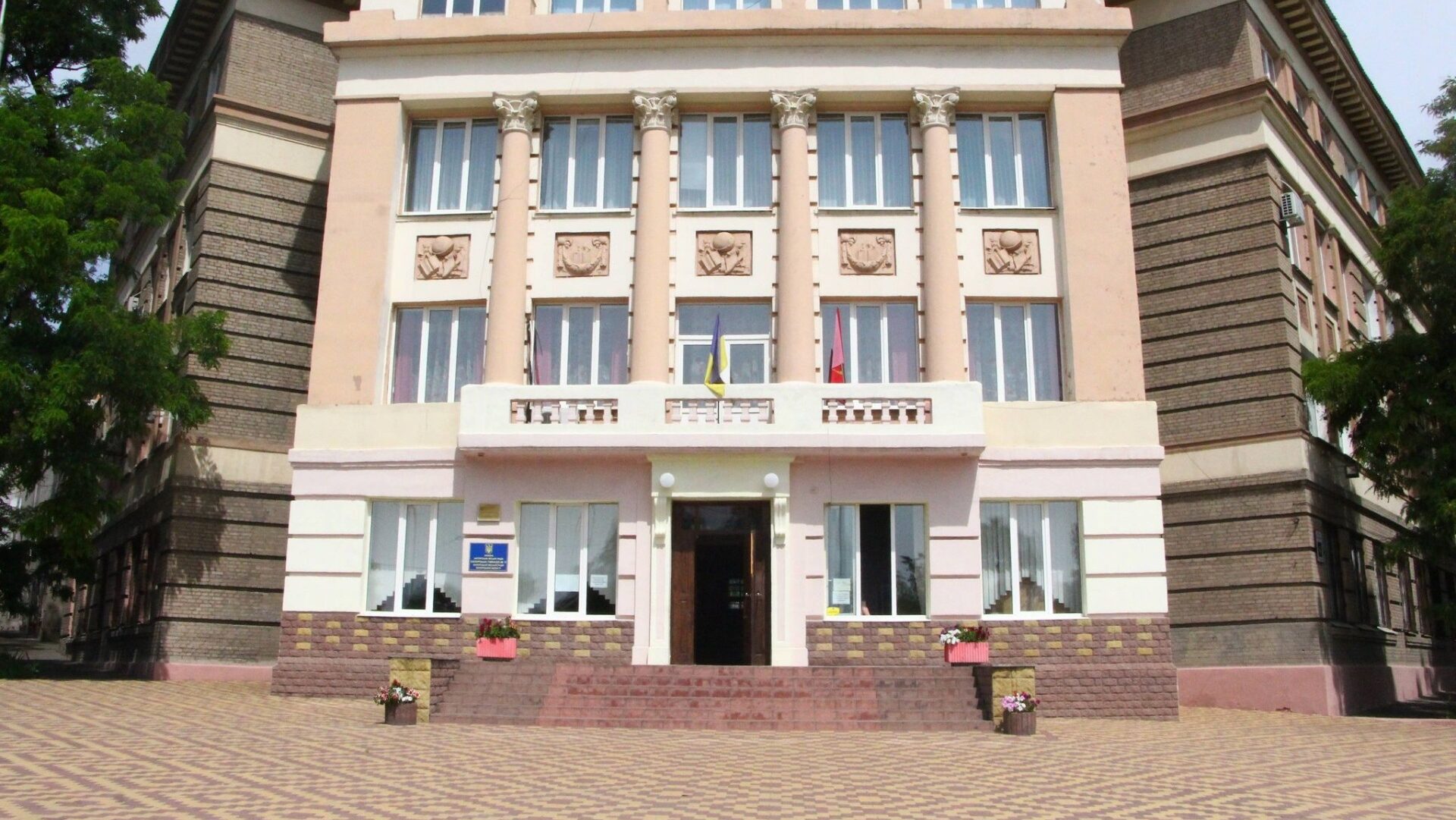 В Запорожье затопило первый этаж и подвал гимназии №11