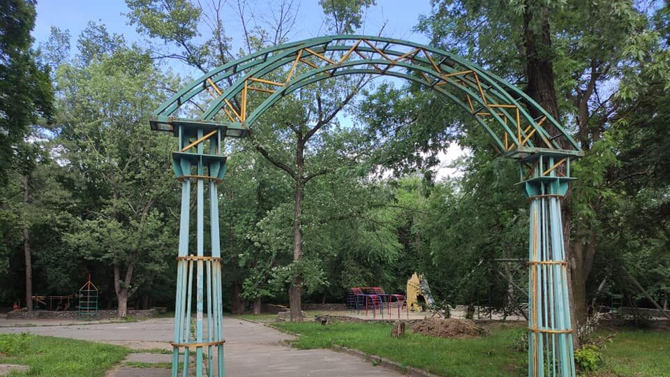 В Запорожье на Правом разрушается один из лучших парков города, – ФОТОРЕПОРТАЖ