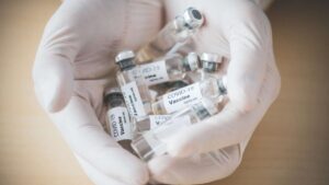 В Израиле COVID-сертификат смогут получить только те, кто вакцинировался тремя дозами
