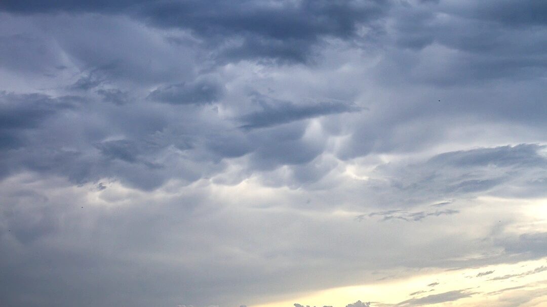 Фотограф зафільмував рідкісні хмари, які здійнялися у небі над Запоріжжям