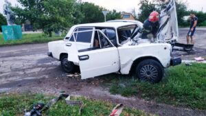 У Запорізькій області в результаті ДТП загорілось авто: постраждали три людини, - ФОТО