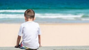 На запорожском курорте потерялся 6-летний мальчик: час он бродил по берегу моря