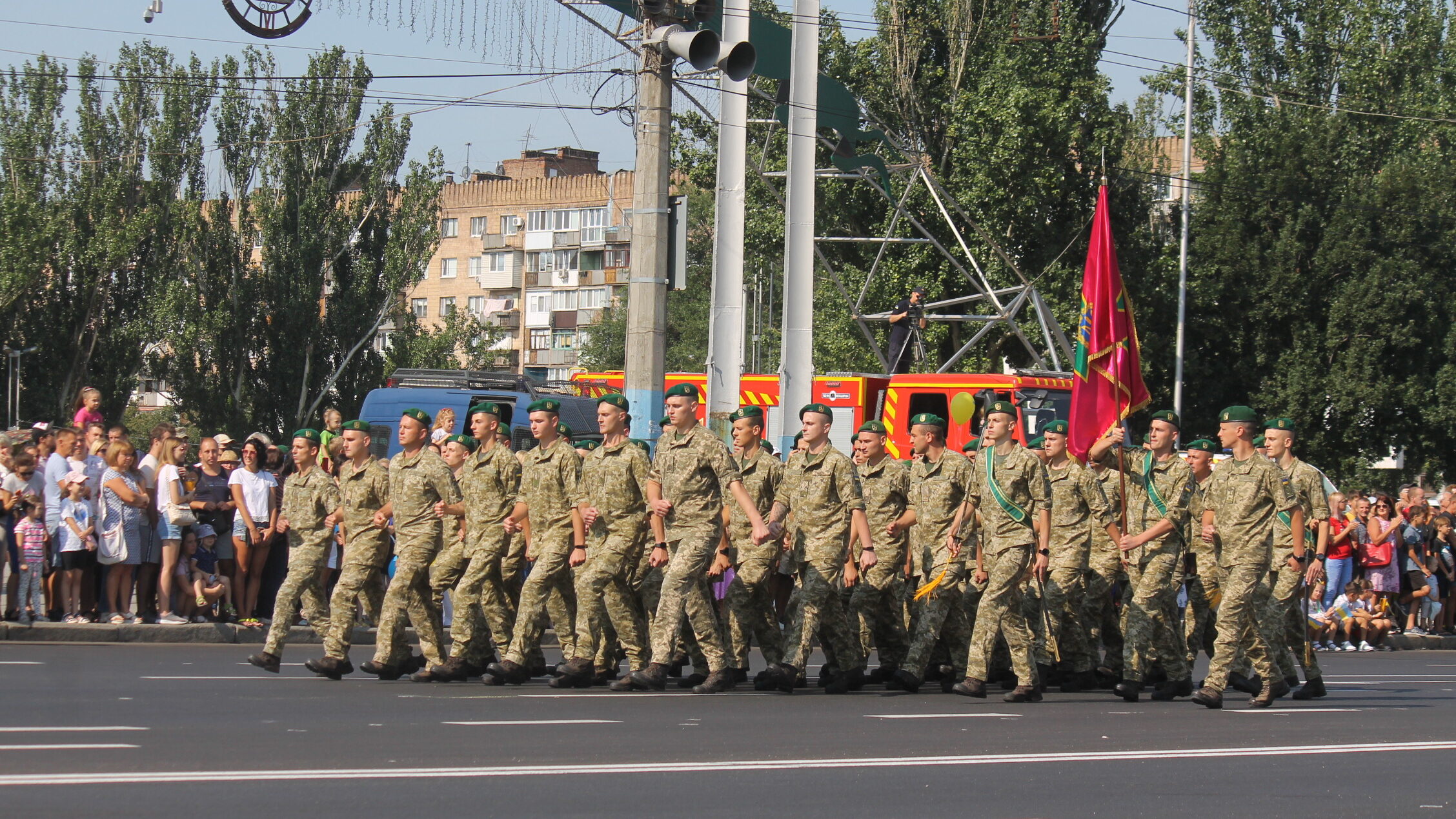 В центре Запорожья состоялось торжественное шествие военных и силовиков, – ФОТОРЕПОРТАЖ