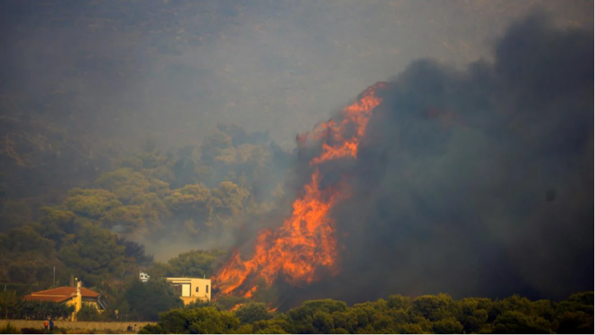 Украинские пожарные спасли два населенных пункта в Греции 