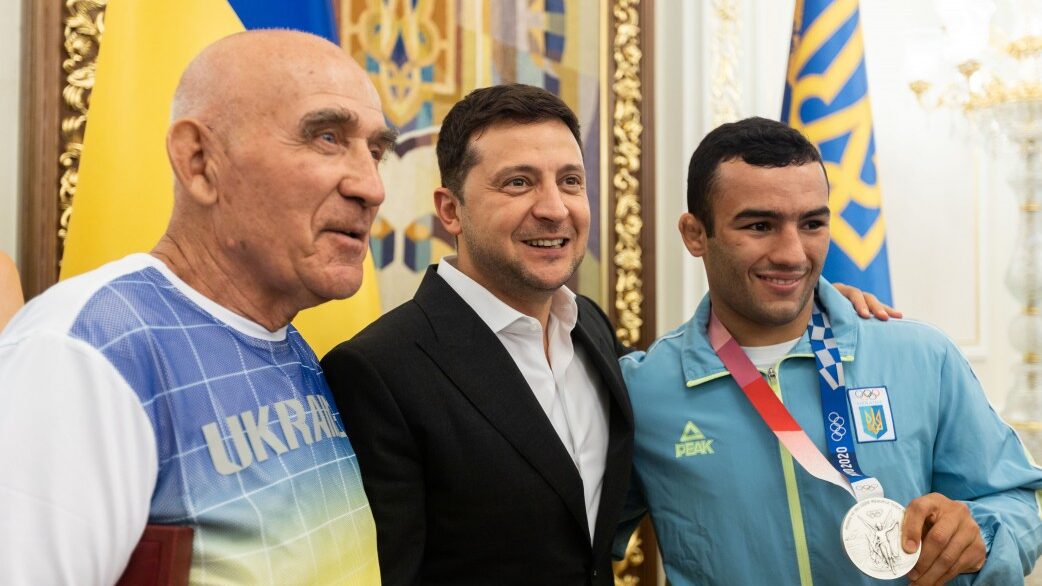 Запорожский призер Олимпиады встретился с президентом Украины и получил государственную награду, – ФОТО