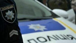 В Запорожье мужчина выпал из окна: полиция сообщила подробности