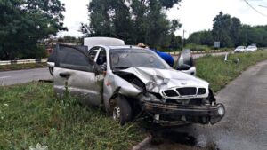 В Запорожье на Правом водитель «под кайфом» врезался в столб: авто перевернулось, – ФОТО