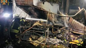 На Крытом рынке в Запорожье произошел масштабный пожар, который тушили почти 30 спасателей, — ВИДЕО
