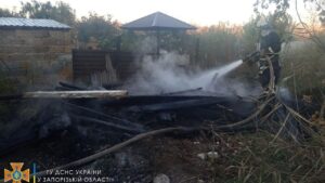В Токмаке семеро пожарных тушили огонь в частном доме, — ФОТО