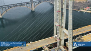 Цього тижня у Запоріжжі завершать монтаж сталевих канатів на вантовому мосту: що вже зробили, – ФОТО 