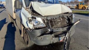 В Запорожье водитель «Мерседеса» врезался в грузовик, – ФОТО