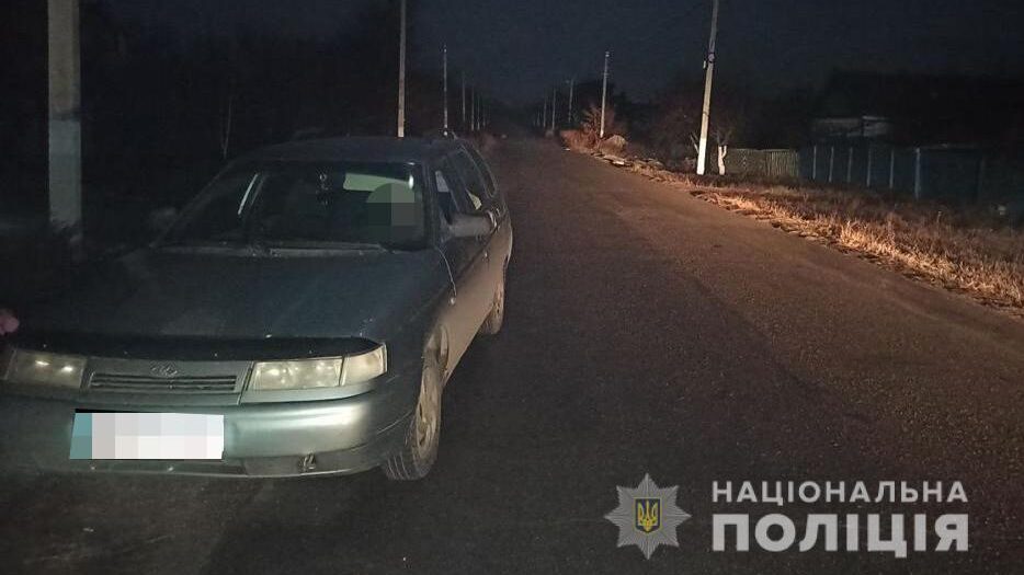 У Запорізькій області водій на смерть переїхав жінку, яка лежала на дорозі, – ФОТО 