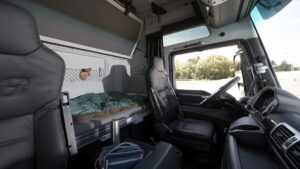 В Мелітопольському районі чоловік сильно травмувався, впавши з кабіни вантажівки