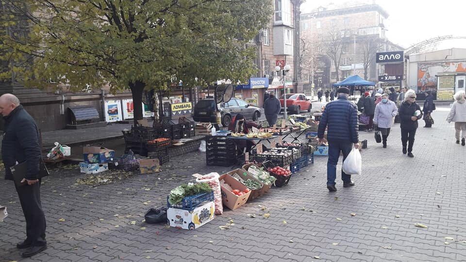 В центре Запорожья провели рейд по стихийному рынку: нарушители получили протоколы
