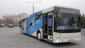 У Запоріжжі почав працювати мобільний пункт вакцинації: щеплення можна зробити у спеціальному автобусі, – ФОТО