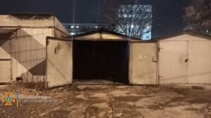 В Запорожье спасатели потушили пожар в гараже: огнем задело авто, — ФОТО
