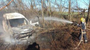 В Запорожской области легковушка вылетела в кювет и полностью сгорела, – ФОТО