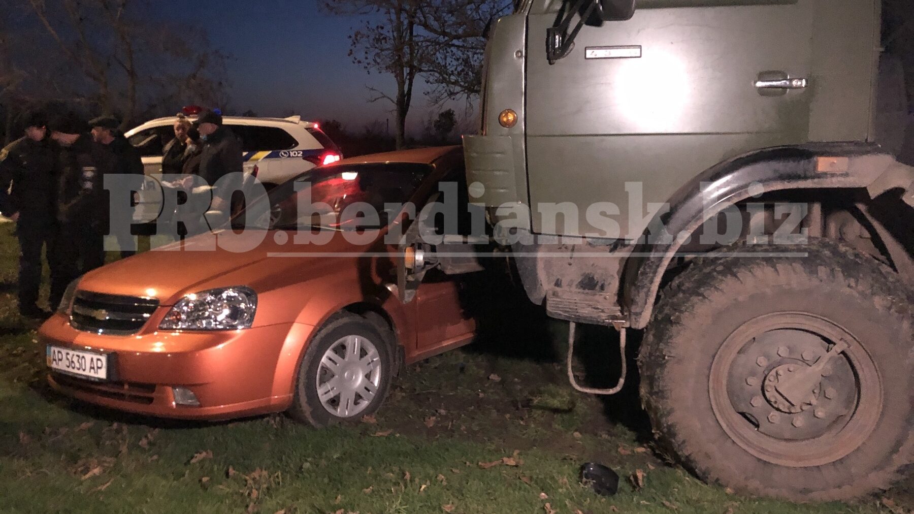 В Запорожской области военный грузовик врезался в легковушку: пострадал водитель, – ФОТО
