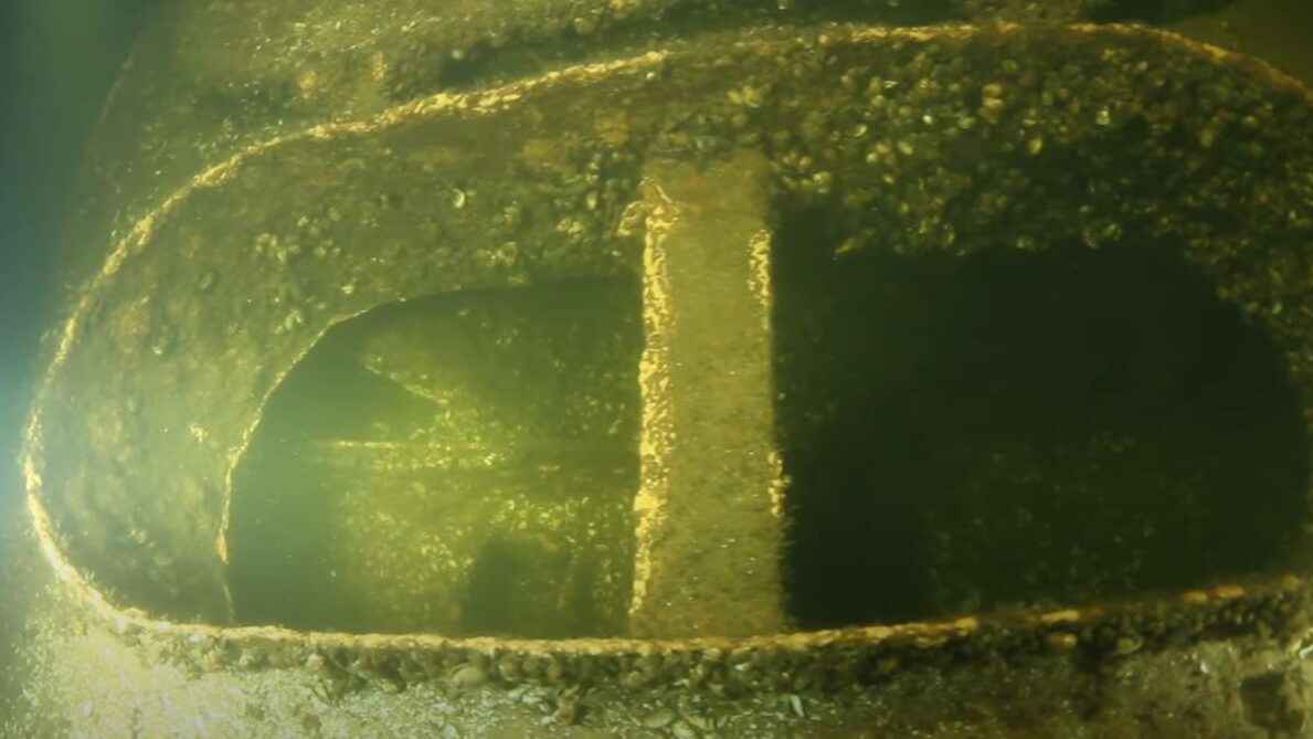 Відлуння Другої світової: у Запоріжжі дайвер знайшов затонуле судно, — ВІДЕО