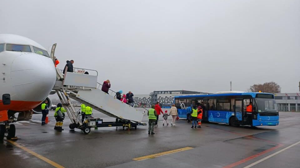 Это произошло: в аэропорту Запорожья запустили автобусы к трапам самолетов