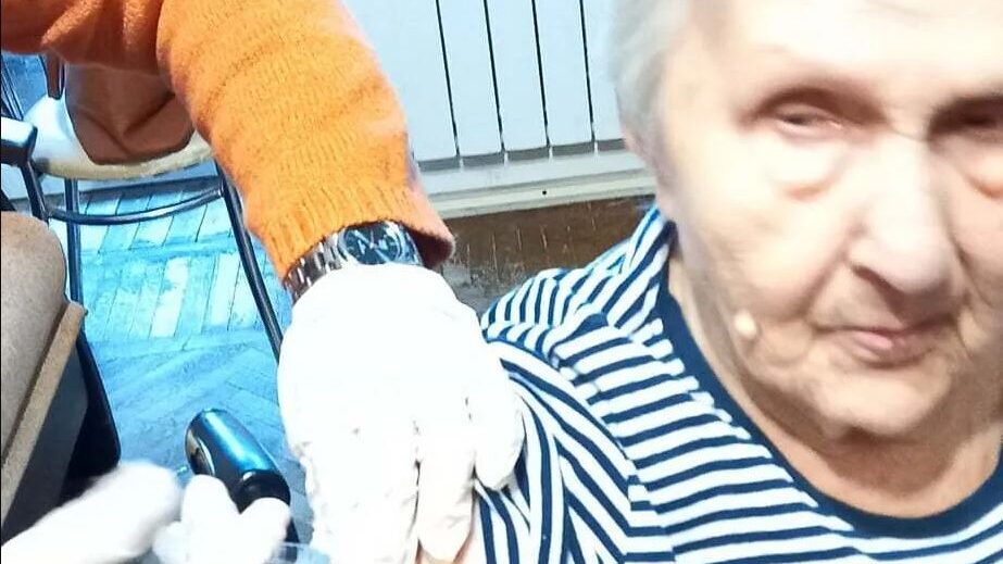 104-річна українка отримала щеплення від COVID-19
