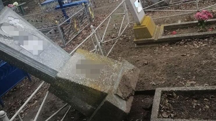 В Запорожской области вандал надругался над 20 могилами, - ФОТО, ВИДЕО