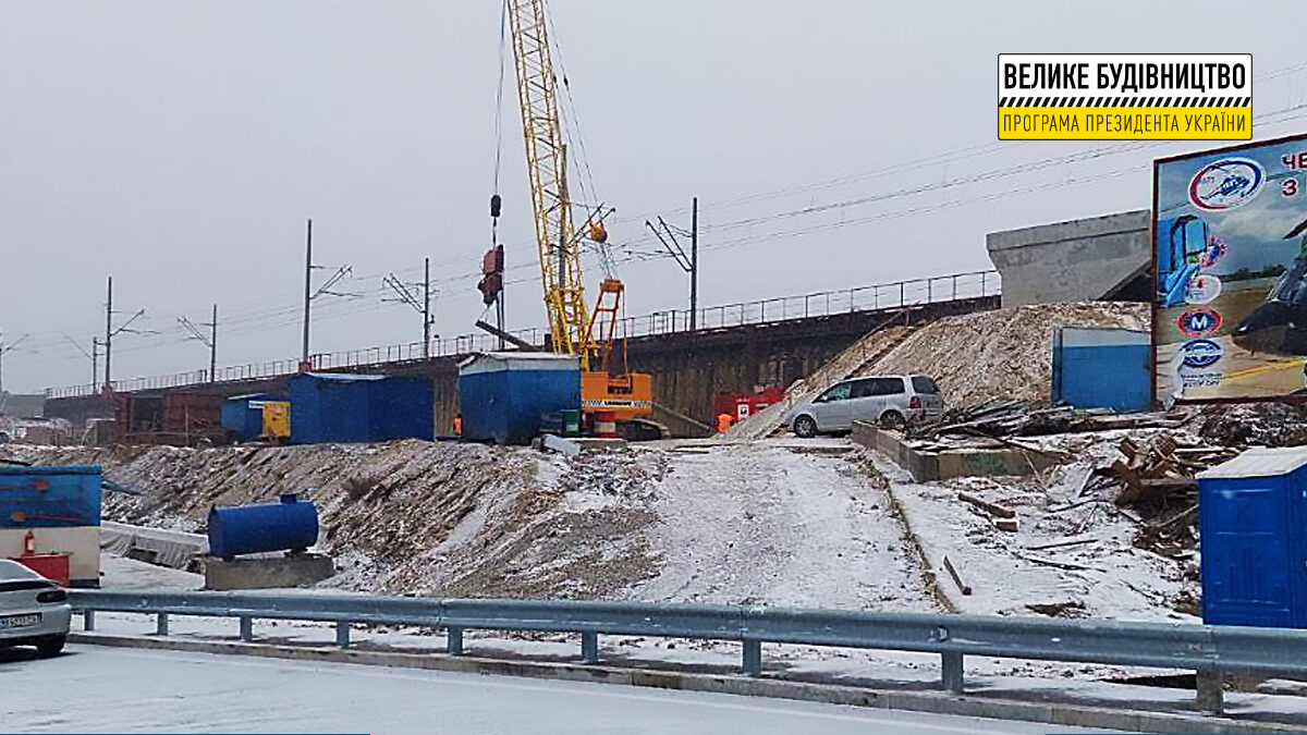 Несмотря на погоду, на запорожских мостах кипит работа: чем сейчас занимаются мостостроители, - ФОТО