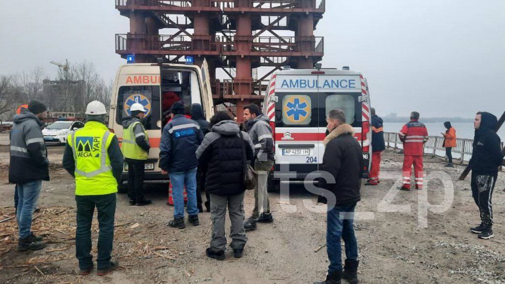 В Запорожье на строительстве мостов серьезно пострадал рабочий: он находится в коме, – ФОТО