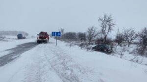 На дорогах Запорожской области круглосуточно работает спецтехника: водителей просят воздержаться от поездок, – ВИДЕО