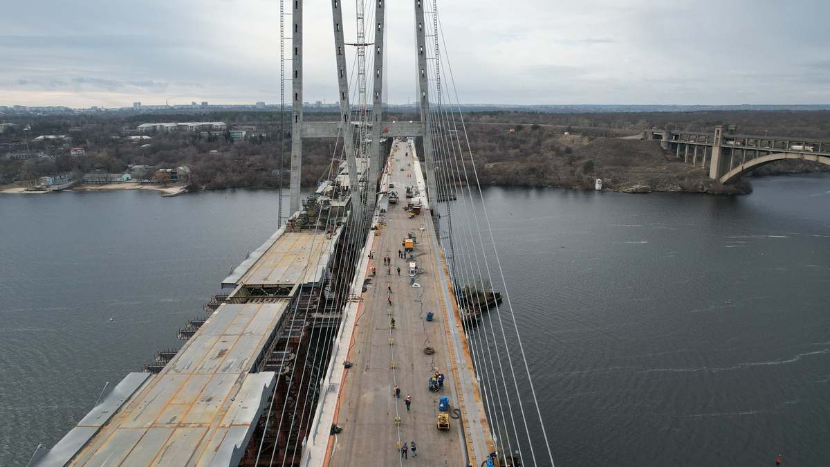 Змонтовано останній вант моста, який з'єднує центр Запоріжжя та Хортицю, - ФОТО, ВІДЕО