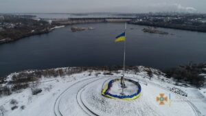 В Запорожье на Хортице развернули 100-метровый флаг Украины, – ФОТО