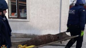 В Запорожской области во дворе частного дома была зарыта 100-килограммовая авиабомба, — ФОТО