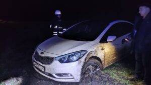 На трасі в Запорізькій області зіткнулись дві іномарки: водія однієї з машин затисло металом, — ФОТО