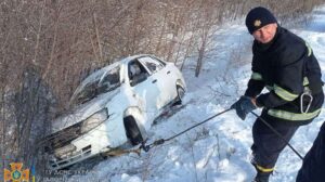 ГСЧС-ники из-за непогоды спасали водителей на дорогах Запорожской области, — ФОТО