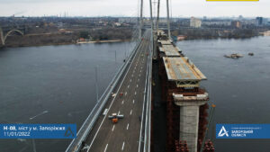 Стало відомо, коли в Запоріжжі збираються відкрити рух вантовим мостом