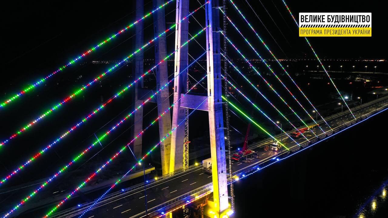 В Запорожье полностью включили современную подсветку нового вантового моста: как это выглядит, – ФОТОРЕПОРТАЖ