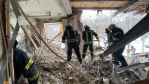 В Запорожье на месте взрыва в многоквартирном доме работают 40 спасателей, – ФОТО