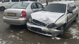 В Запорожье водитель проехал на «красный» и спровоцировал ДТП: есть пострадавшие, - ВИДЕО