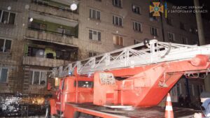 В Запорожье произошел пожар в общежитии: бойцы ГСЧС спасли 28 человек, – ФОТО