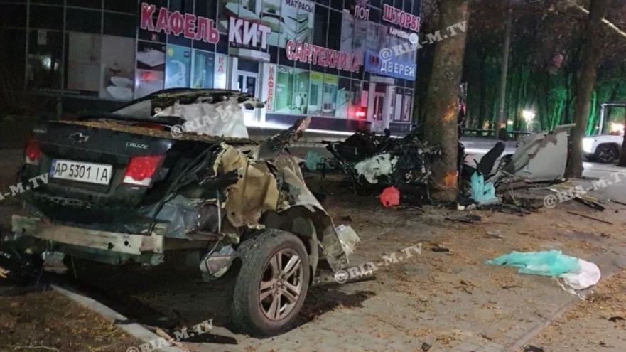 В Запорожской области в смертельном ДТП автомобиль разорвало на куски: двое людей погибли, – ФОТО, ВИДЕО