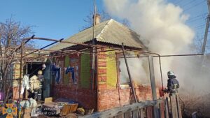 У Запоріжжі рятувальники загасили пожежу у приватному будинку, – ФОТО  