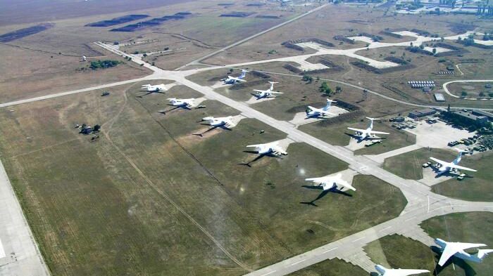 В Запорожской области обстреляли военный аэродром в Мелитополе: есть пострадавшие