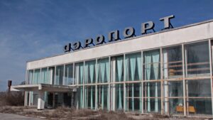 Тяжелая российская техника следует к Бердянскому аэропорту