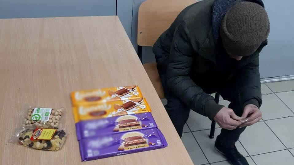 Запорожец украл четыре плитки шоколада и пару пачек цукатов: за это его могут лишить свободы на три года